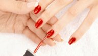 حكم صبغ الاظافر