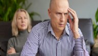 إيجابيات وسلبيات تدخل الأم في حياة ابنها