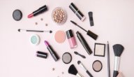 من أين يصنع المكياج؟