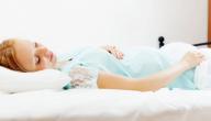 أضرار النوم على البطن للمرأة الحامل