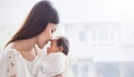 هل آثار اكتئاب الأم تصل إلى رضيعها؟