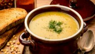 هل جربتِ طريقة عمل شوربة العدس البني هذه؟ يجب ألّا تفوتك!
