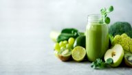 فوائد العصير الأخضر: هل يخلصكِ من الأرق؟