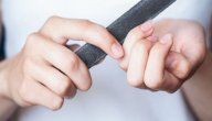 ما حكم تربية الأظافر للنساء؟ إليكِ الإجابة