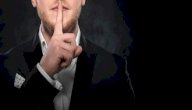 إليكِ طرق التعامل مع الرجل الذي لا يعبر عن مشاعره