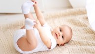 أسباب تعرق اليدين والرجلين عند الرضع