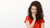 طرق طبيعية لفرد الشـّعـر المجعّد