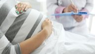 ما هي أسباب نقص ماء الجنين في الشهر التاسع؟
