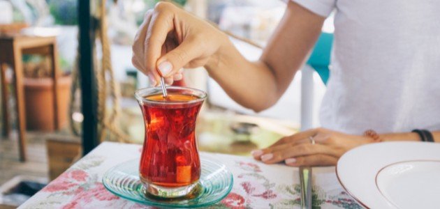 ما هي فوائد شرب الشاي الأحمر؟