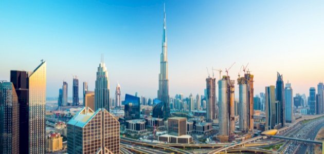 كم مساحة دولة الامارات