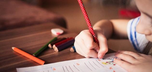 كيف تعلم طفلك القراءة والكتابة السليمة