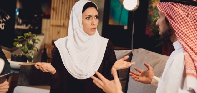 حكم من حلف بالطلاق