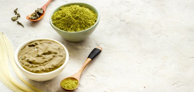 طريقة صبغ الشعر بالحناء والكركديه