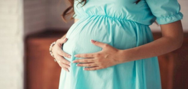 الضغط على بطن الحامل في الشهور الاولى