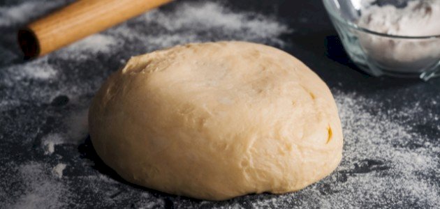 كيفية الاحتفاظ بعجينة البيتزا