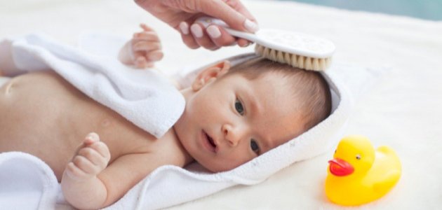 علاج القشرة عند الأطفال الرضع