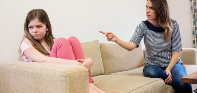 لا ترتكبي هذه الأخطاء عند معاقبة أطفالكِ!