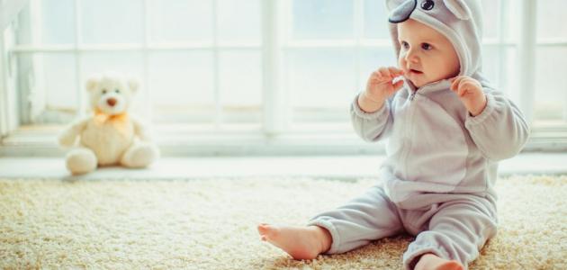 متى يبدأ الطفل بالانتباه للأصوات؟