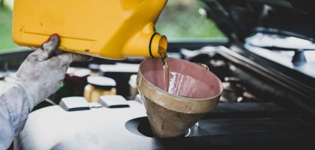 أنواع زيوت المحركات، وأيها الأنسب لسيارتك؟