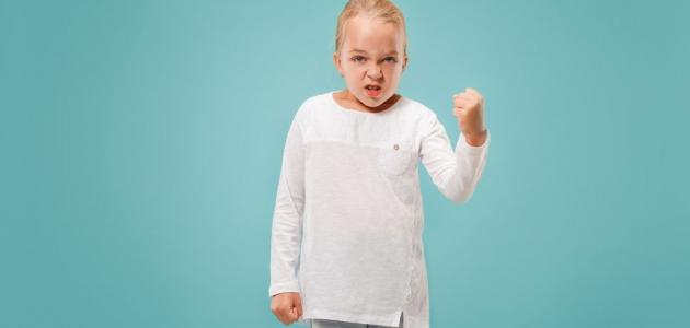 هذه العلامات تدل على أن طفلك لئيم وعدواني