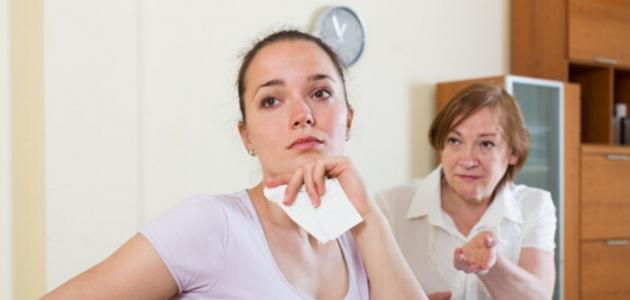 8 علامات تخبرك بأن حماتك لا تحبك