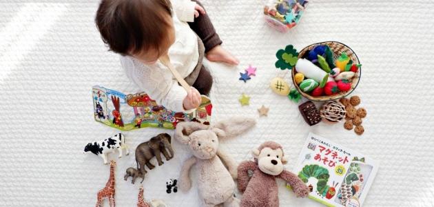 طفلك متعلق بألعابه، ماذا تفعلين؟