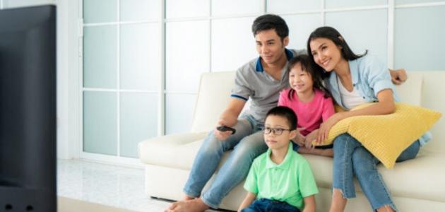 هل توجد أضرار لمشاهدة طفلك للتلفاز؟