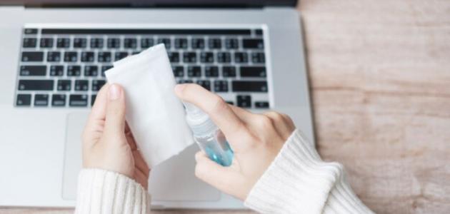 طريقة سهلة لك لتنظيف لوحة المفاتيح
