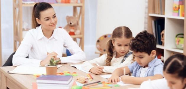 كيف تطورين مهارات التفكير الناقد عند الطلاب؟
