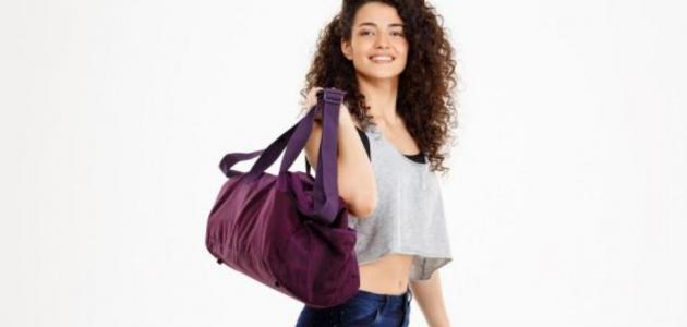 8 أشياء أساسية في حقيبة الجيم الخاصة بكِ