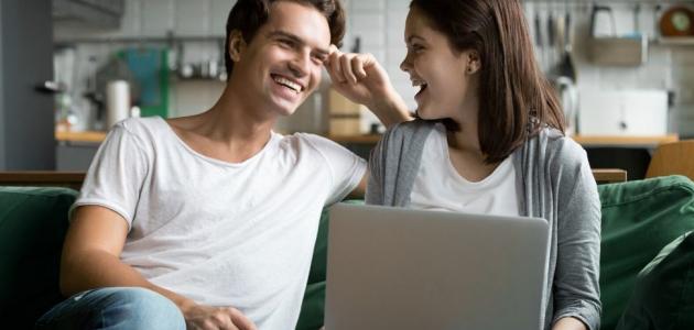 مواضيع يحب زوجكِ التحدث بها، تعرفي عليها