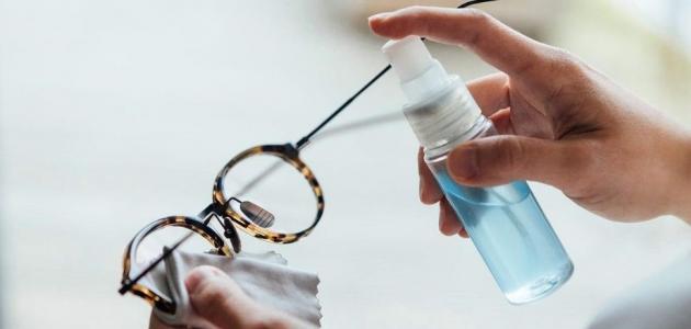 اصنعي بنفسك سائل تنظيف النظارات