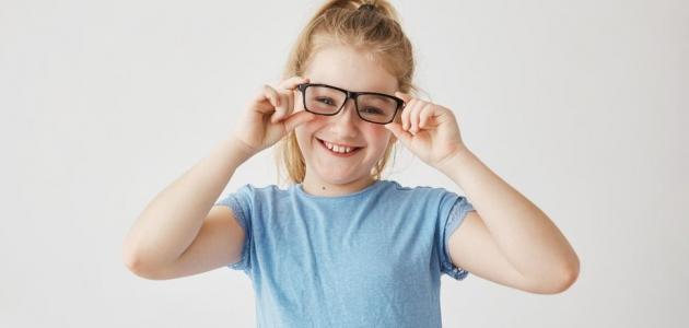 هل يؤثر لبس طفلك للنظارات الطبية على ثقته بنفسه؟