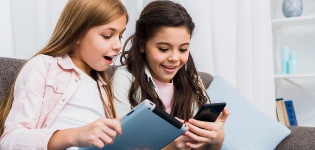 ما هي آثار مواقع التواصل الاجتماعي على الأطفال؟