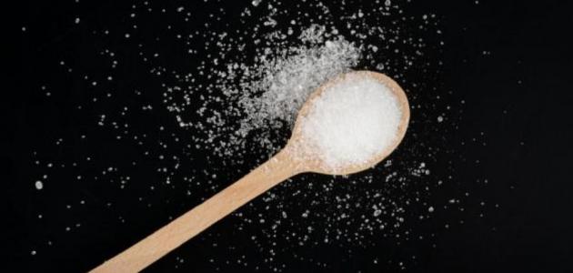 استخدمي ملح الليمون لتسليك الحوض