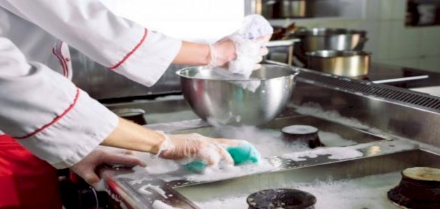 5 خطوات لتنظيف عيون الغاز المحروقة