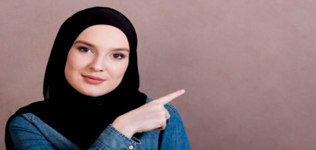 تعرّفي على طرق تنسيق قميص الجينز للمحجبات