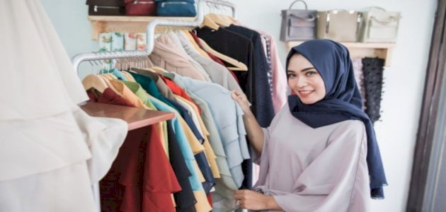 كيف يمكنك تنسيق البنطلون الأبيض مع الحجاب؟