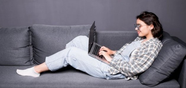 كيف تصنعينَ شهرة واسعة عبر الإنترنت؟