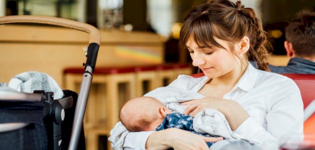 ما تحتاجينه لإرضاع طفلك خارج المنزل