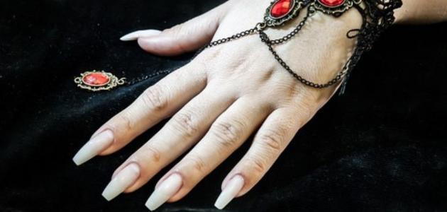 إزالة الأظافر المركبة