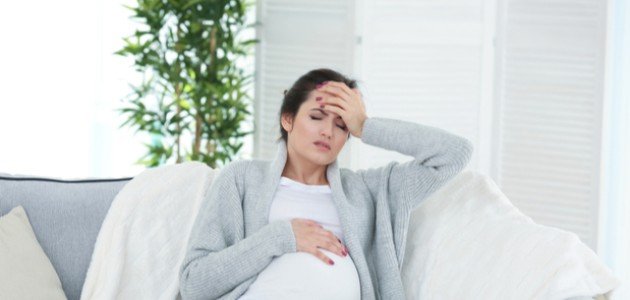 أسباب ألم الرأس للحامل والطرق الآمنة لعلاجه