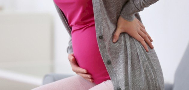 أسباب ألم المعدة عند الحامل، وكيف تعالجيه؟