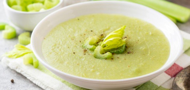 شوربة الكرفس للتخسيس: طبق بسيط بفوائد رائعة لصحتكِ!
