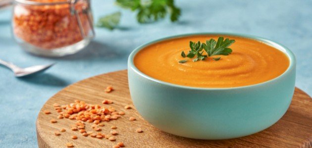 طريقة عمل شوربة العدس المصرية على الأصول