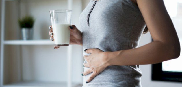 حساسية الحليب عند الكبار وأعراضها: هل تشكل خطرًا على صحتكِ؟