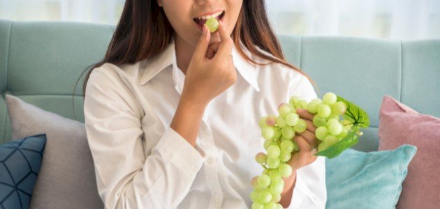 أضرار العنب على صحتك: هل يؤثر على الكلى؟