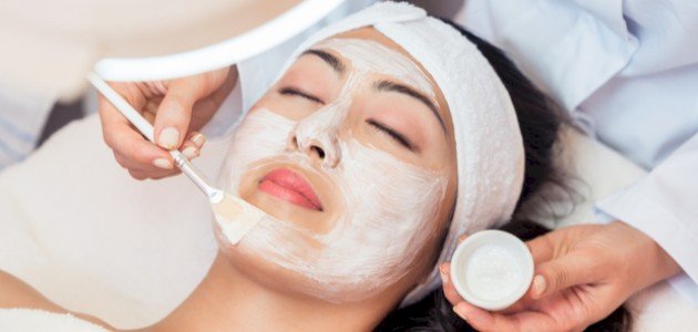5 وصفات لتفتيح البشرة السمراء بنتيجة مضمونة!