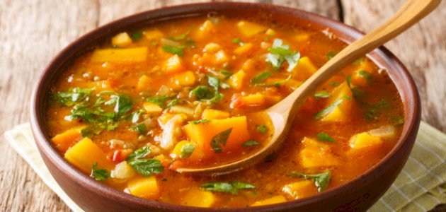 شوربة الطماطم والبطاطا: قوام مميز ولذيذ!