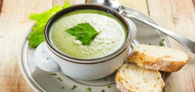 وصفات لعمل شوربة الكرفس: نكهات شهيّة بطرق متعددة!